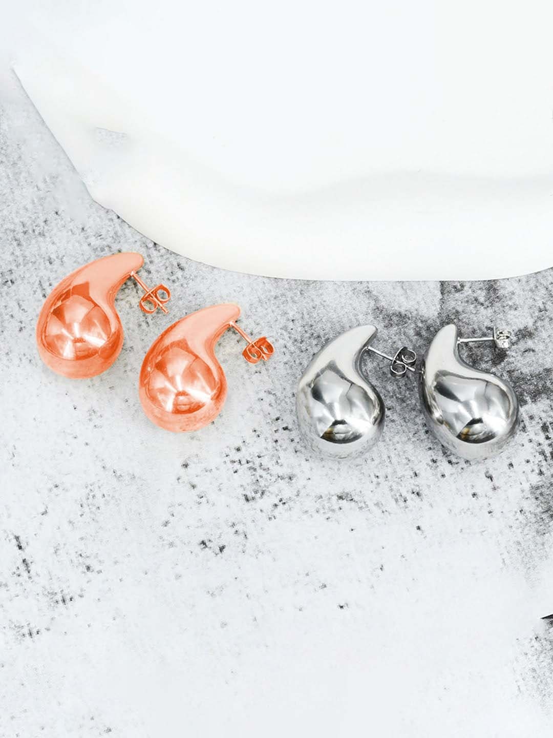 

FIMBUL Set Of 2 Teardrop Shaped Studs Earrings, Peach