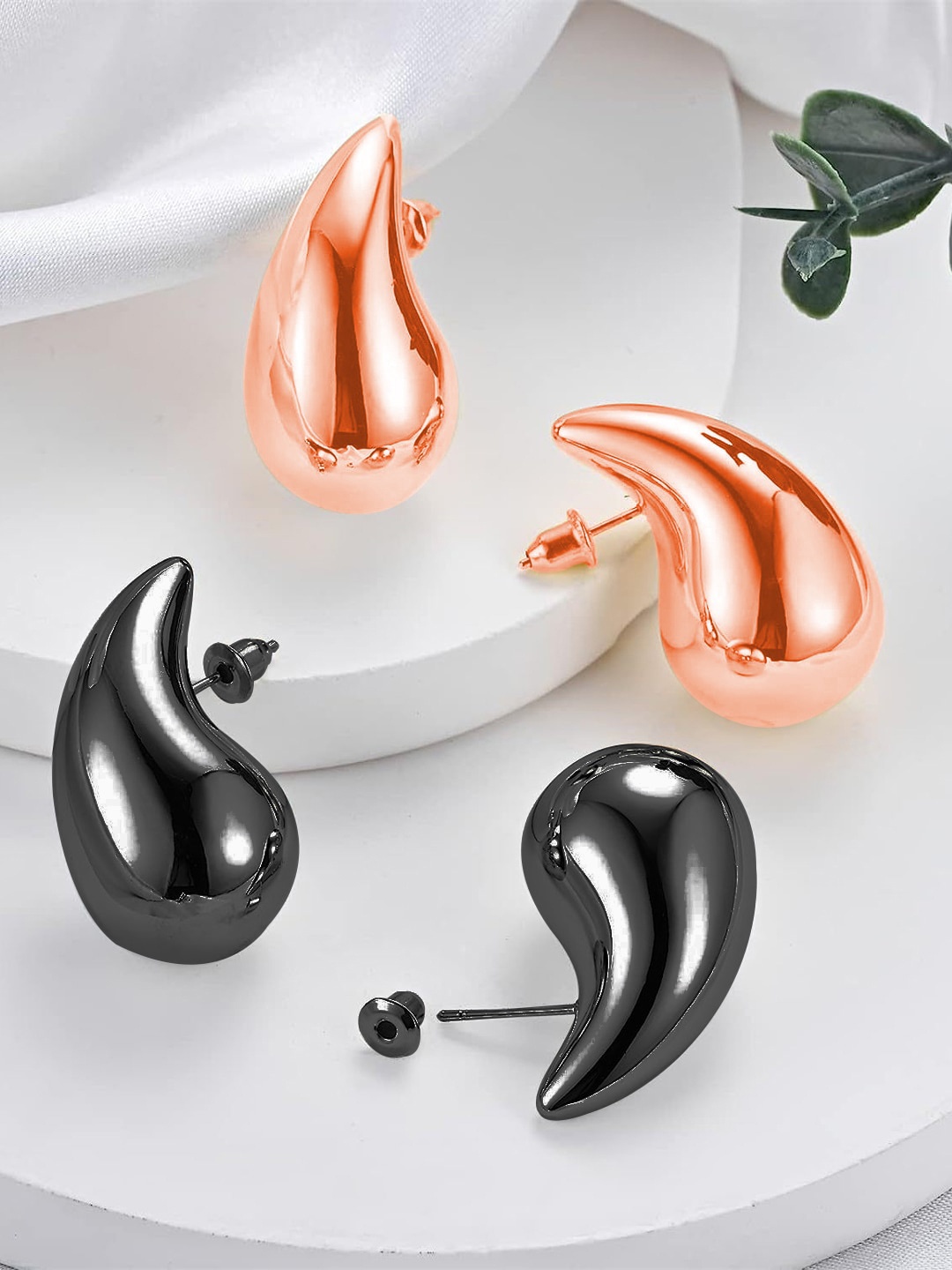 

VAGHBHATT Set Of 2 Teardrop Shaped Studs Earrings, Black