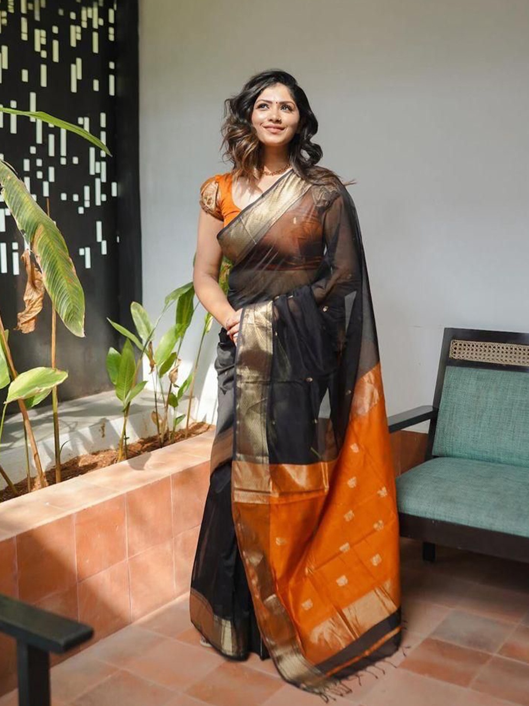 

AVANSHEE Ethnic Motifs Woven Design Zari Jacquard Silk Cotton Banarasi Saree, Black