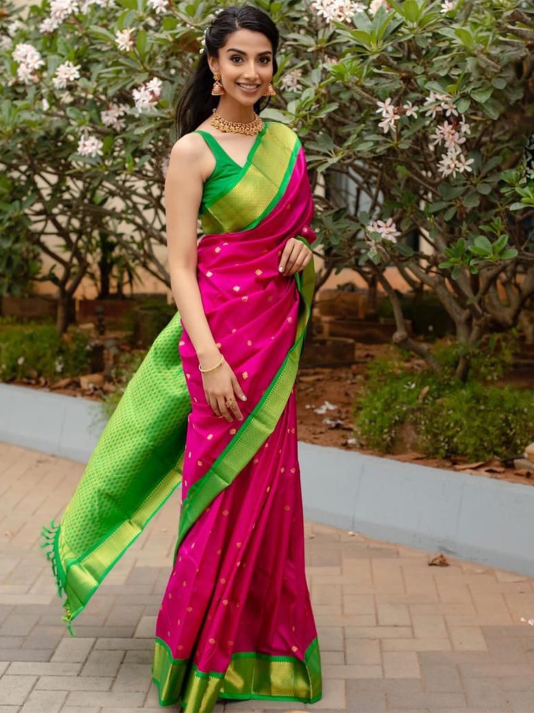 

AVANSHEE Ethnic Motifs Woven Design Zari Jacquard Silk Cotton Banarasi Saree, Pink
