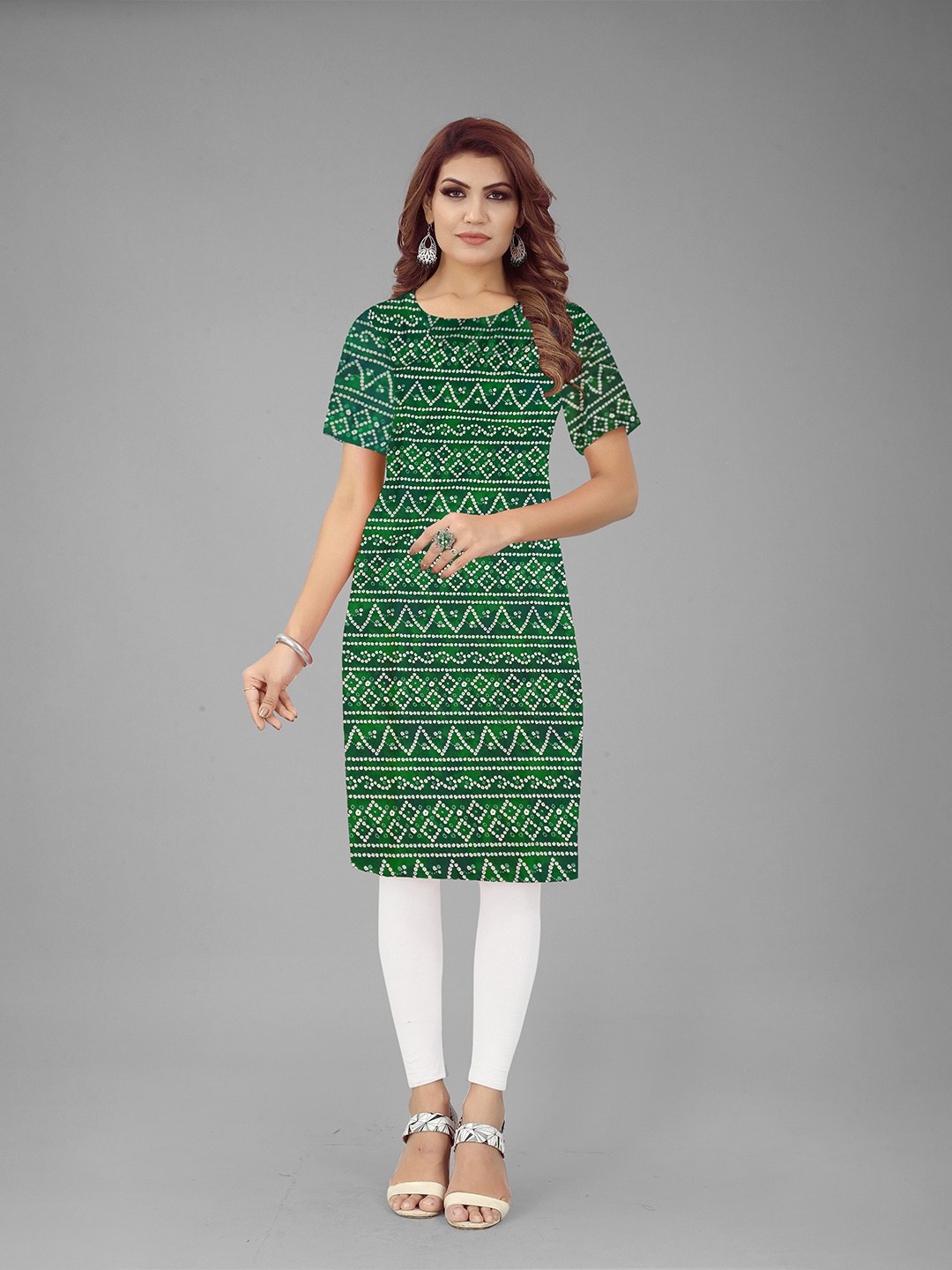 

Hinaya Bandhani Round Neck Bandhani Printed Straight Cotton Kurta, Green