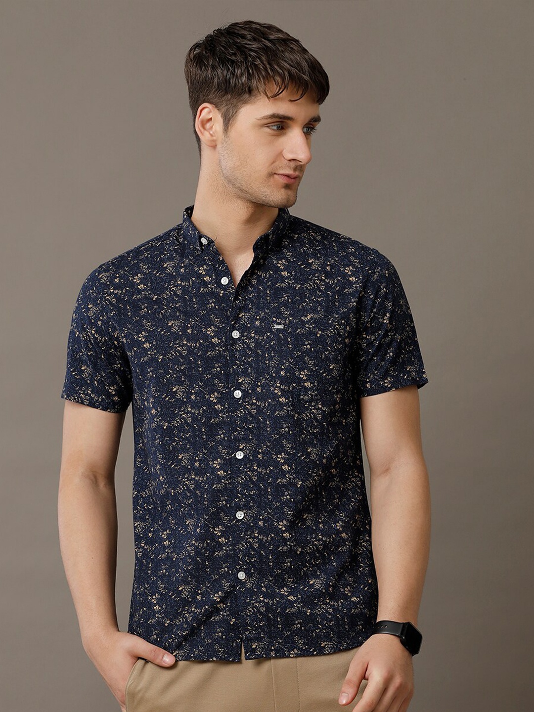 

IDENTITI Slim Fit Abstract Printed Slim Collar Pure Cotton Casual Shirt, Navy blue