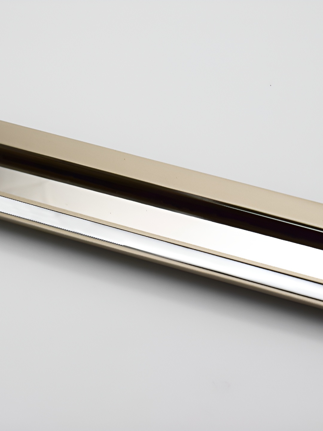 

Rab Silver Toned Glossy Finish Anti-Tarnish Drawer Handle