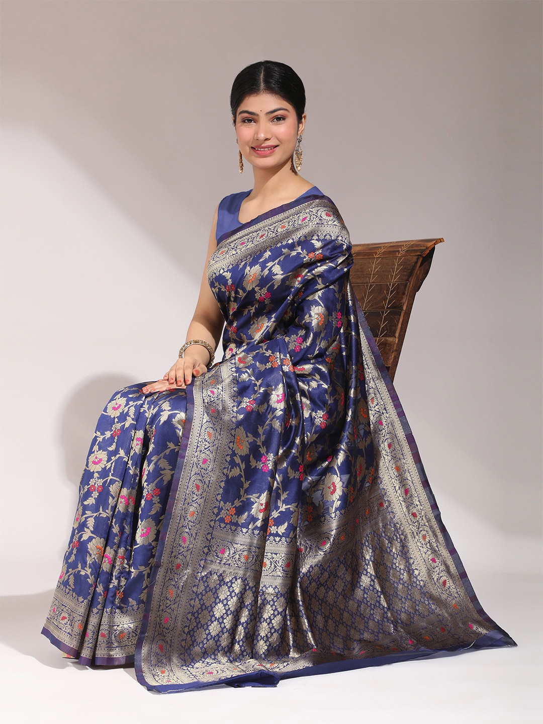 

Phenav Ethnic Motifs Woven Design Zari Banarasi Saree, Navy blue