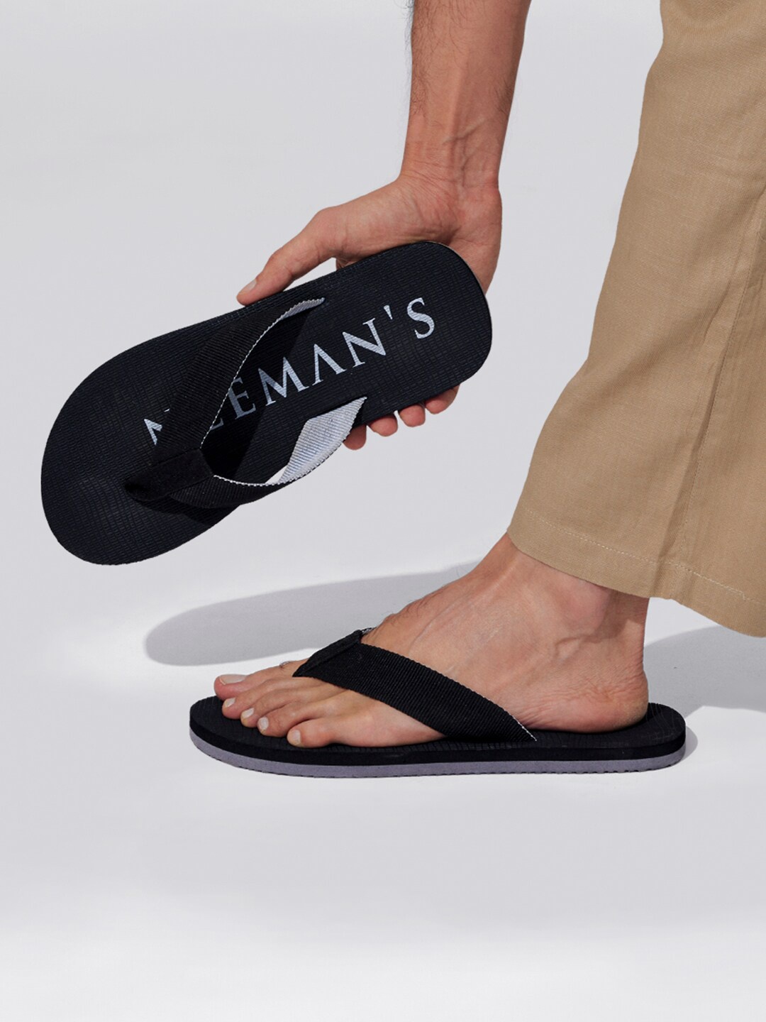 

NEEMANS Men Printed Thong Flip-Flops, Black