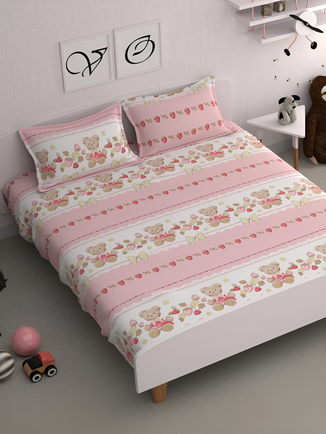 

CHHAVI INDIA Pink & White Graphic Microfiber 210 TC Queen Bedsheet with 2 Pillow Covers