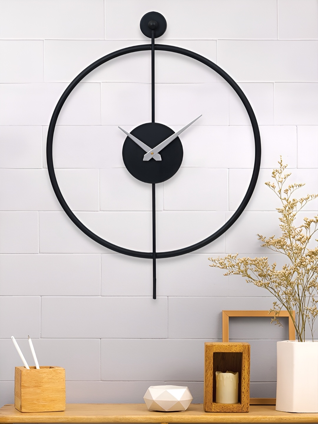 

Craft Smith Black & White Contemporary Wall Clock
