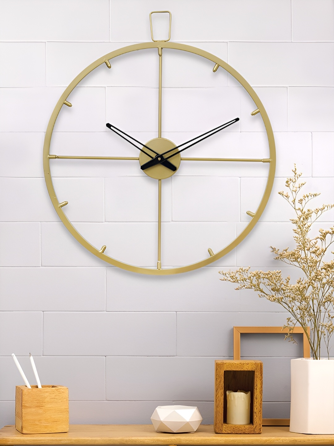 

Craft Smith Black & Gold-Toned Round Contemporary Wall Clock
