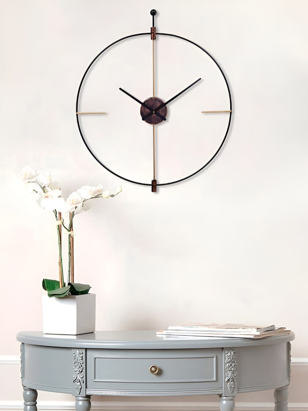 

Craft Smith Black & Gold Toned Contemporary Wall Clock