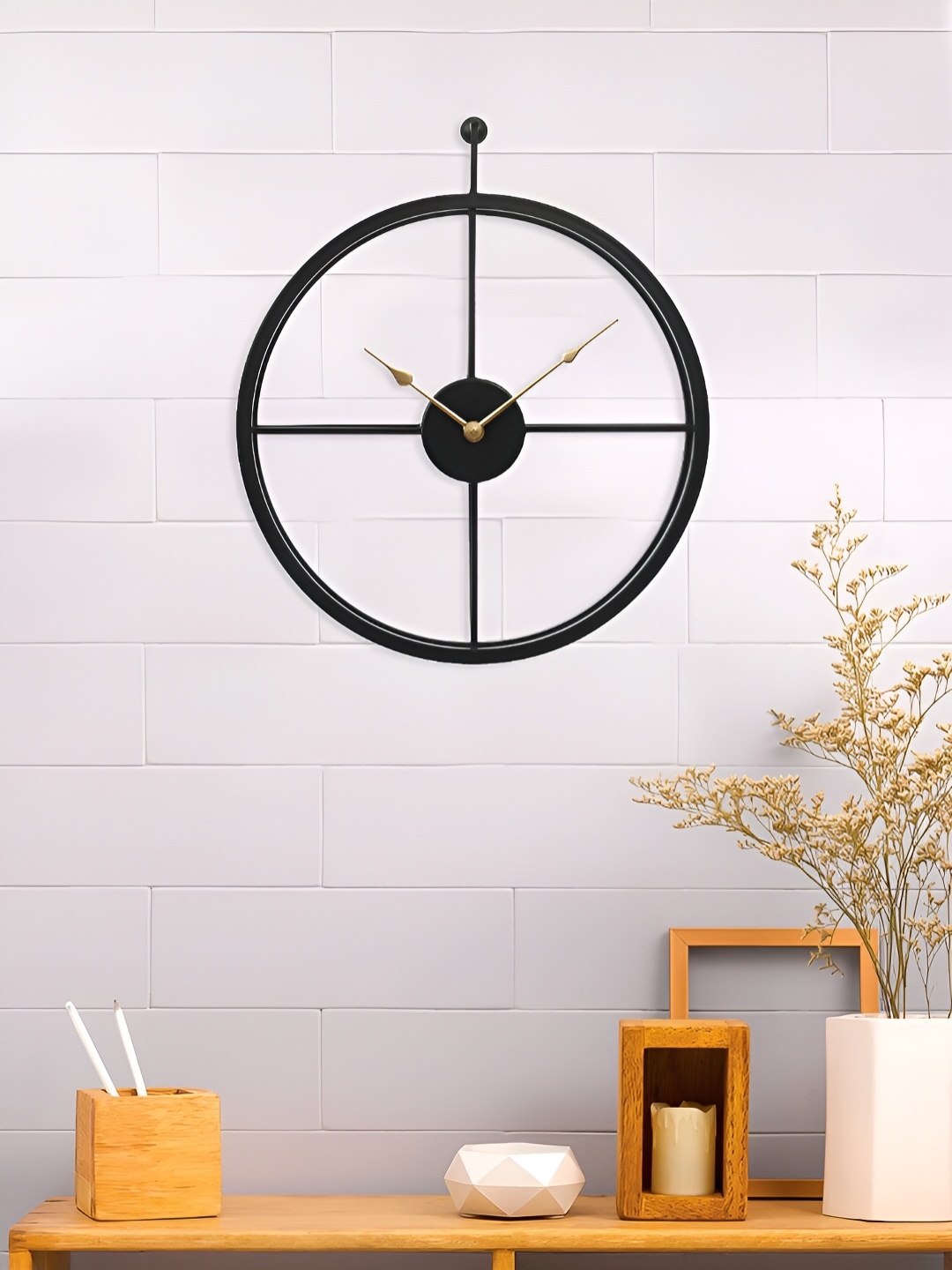 

Craft Smith Black Round Analogue Contemporary Wall Clock