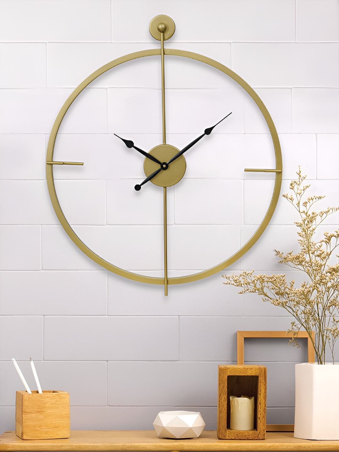 

Craft Smith Gold-Toned & Black Contemporary Round Wall Clock