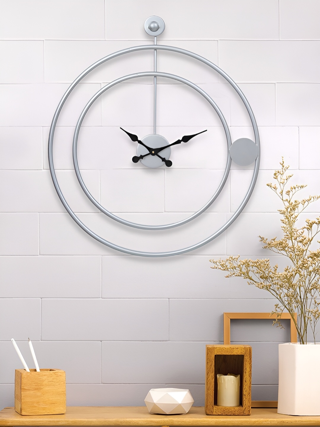 

Craft Smith Silver-Toned Contemporary Analogue Round Wall Clock