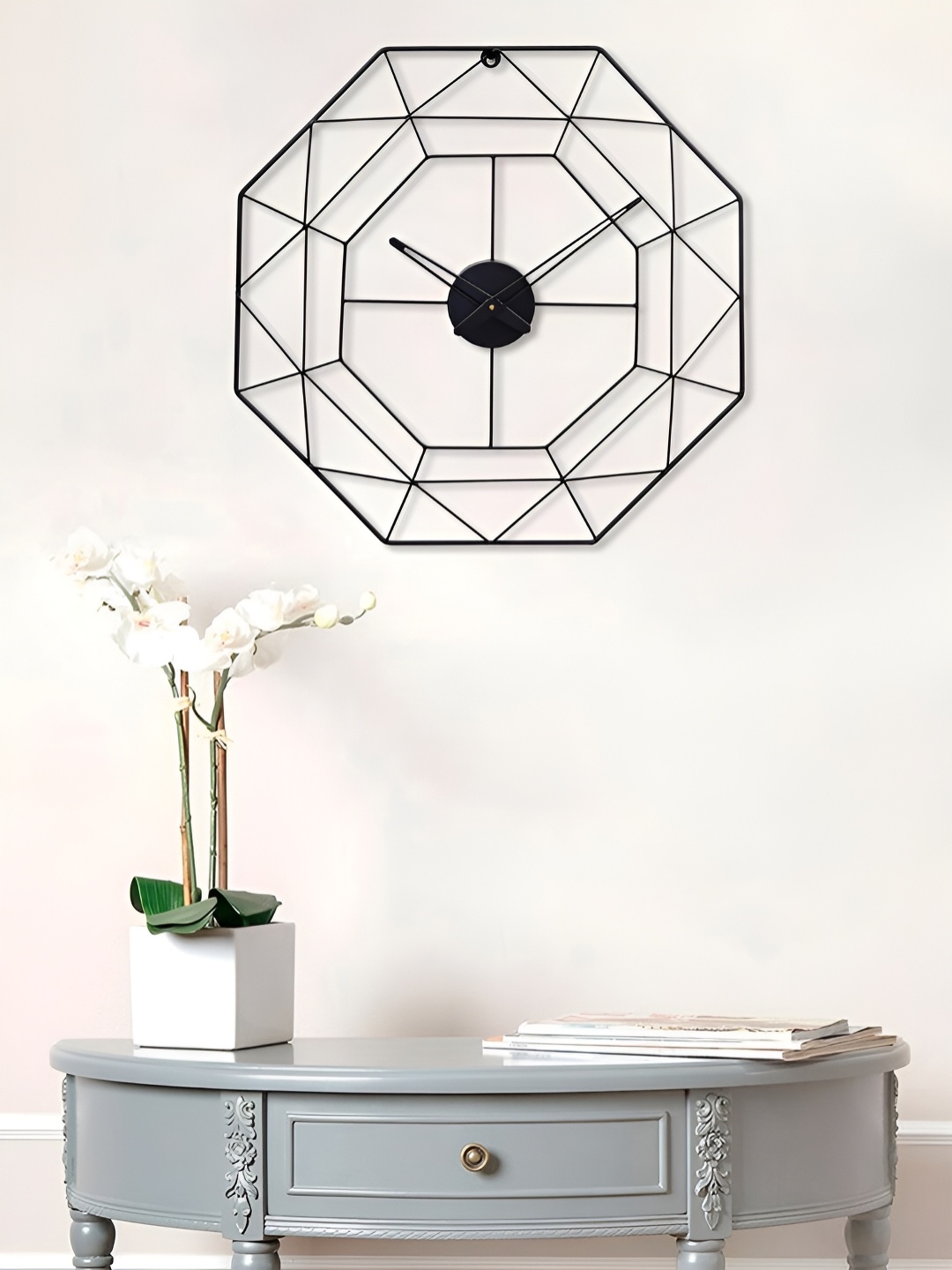 

Craft Smith Black Abstract Shaped Contemporary Wall Clock