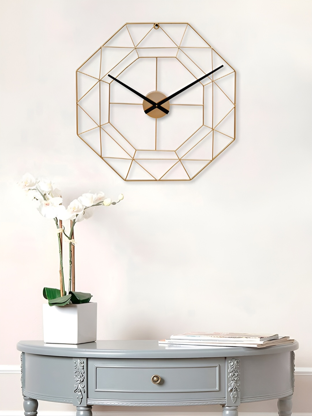 

Craft Smith Gold-Toned & Black Textured Geometric Traditional Wall Clock