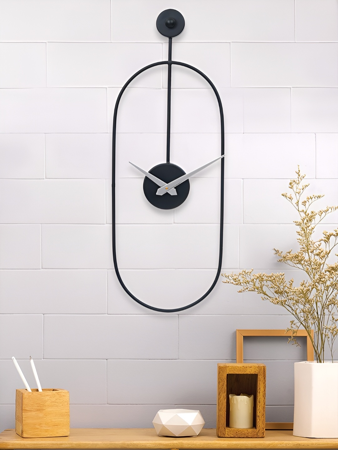 

Craft Smith Black & White Oval Contemporary Wall Clock