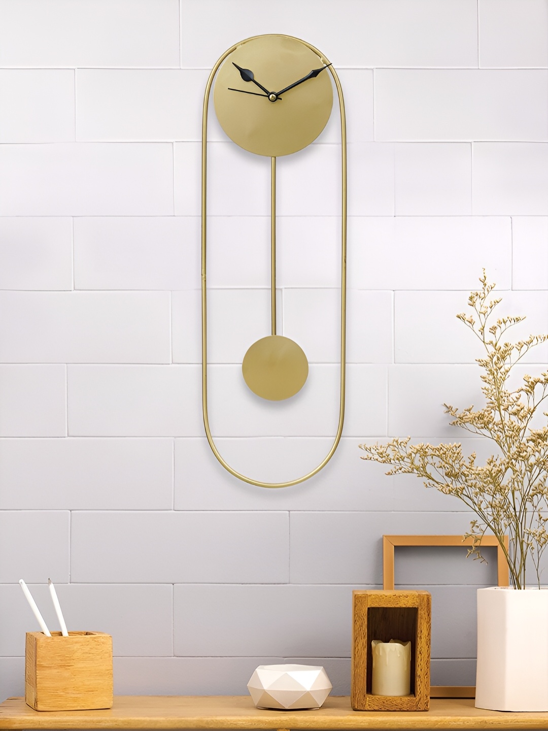 

Craft Smith Gold-Toned Contemporary Round Analogue Wall Clock