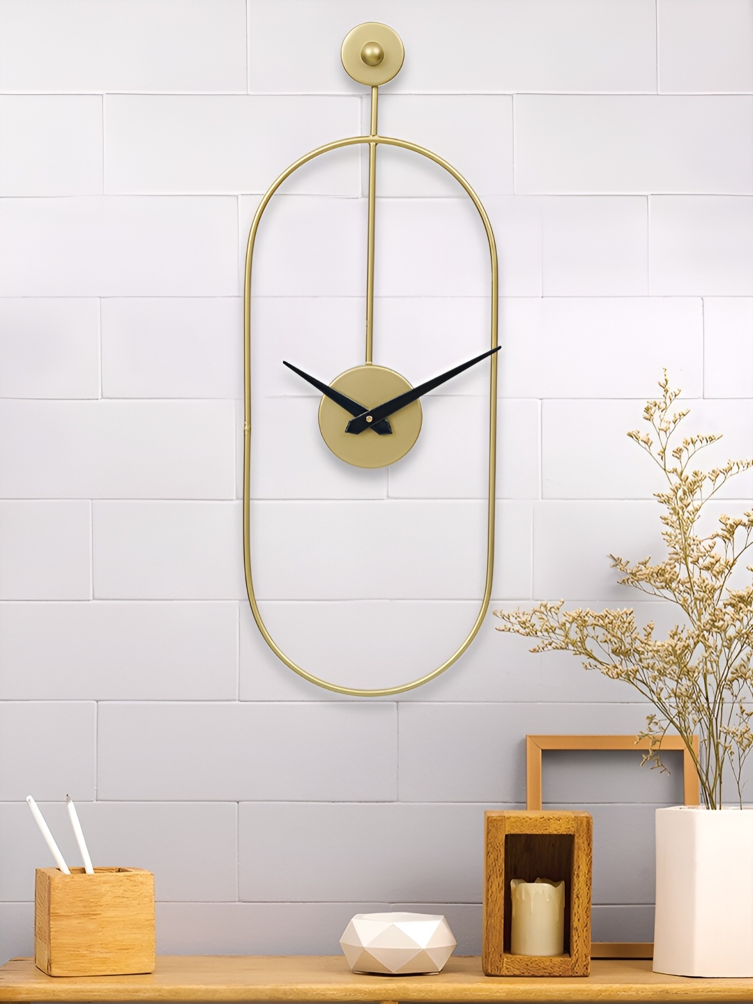 

Craft Smith Gold-Toned & Black Textured Oval Traditional Wall Clock