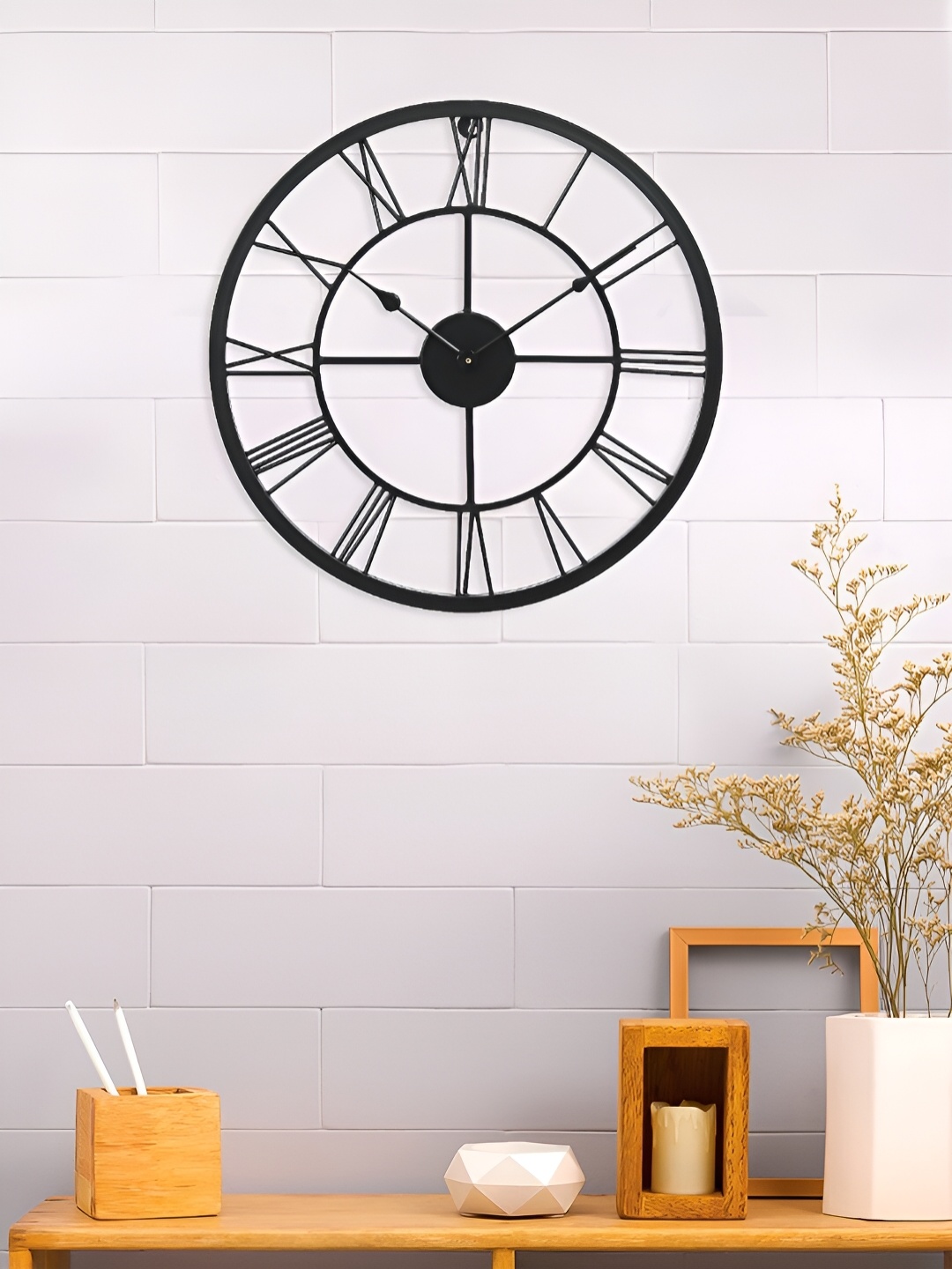 

Craft Smith Black Textured Traditional Round Wall Clock