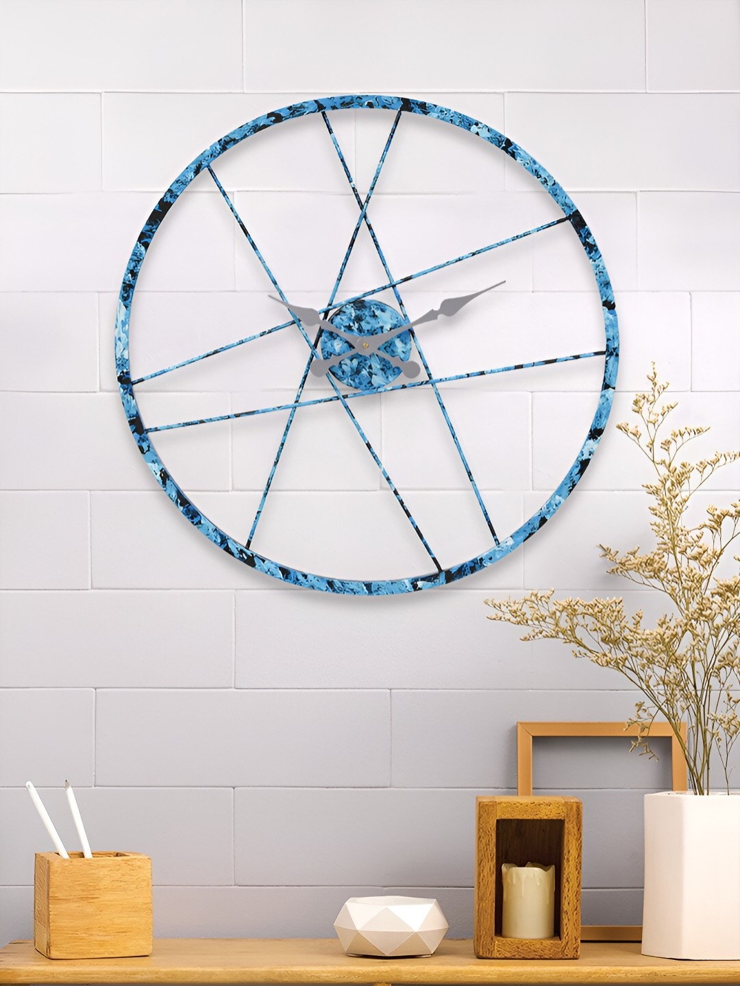 

Craft Smith Black & Black Printed Round Analogue Contemporary Wall Clock