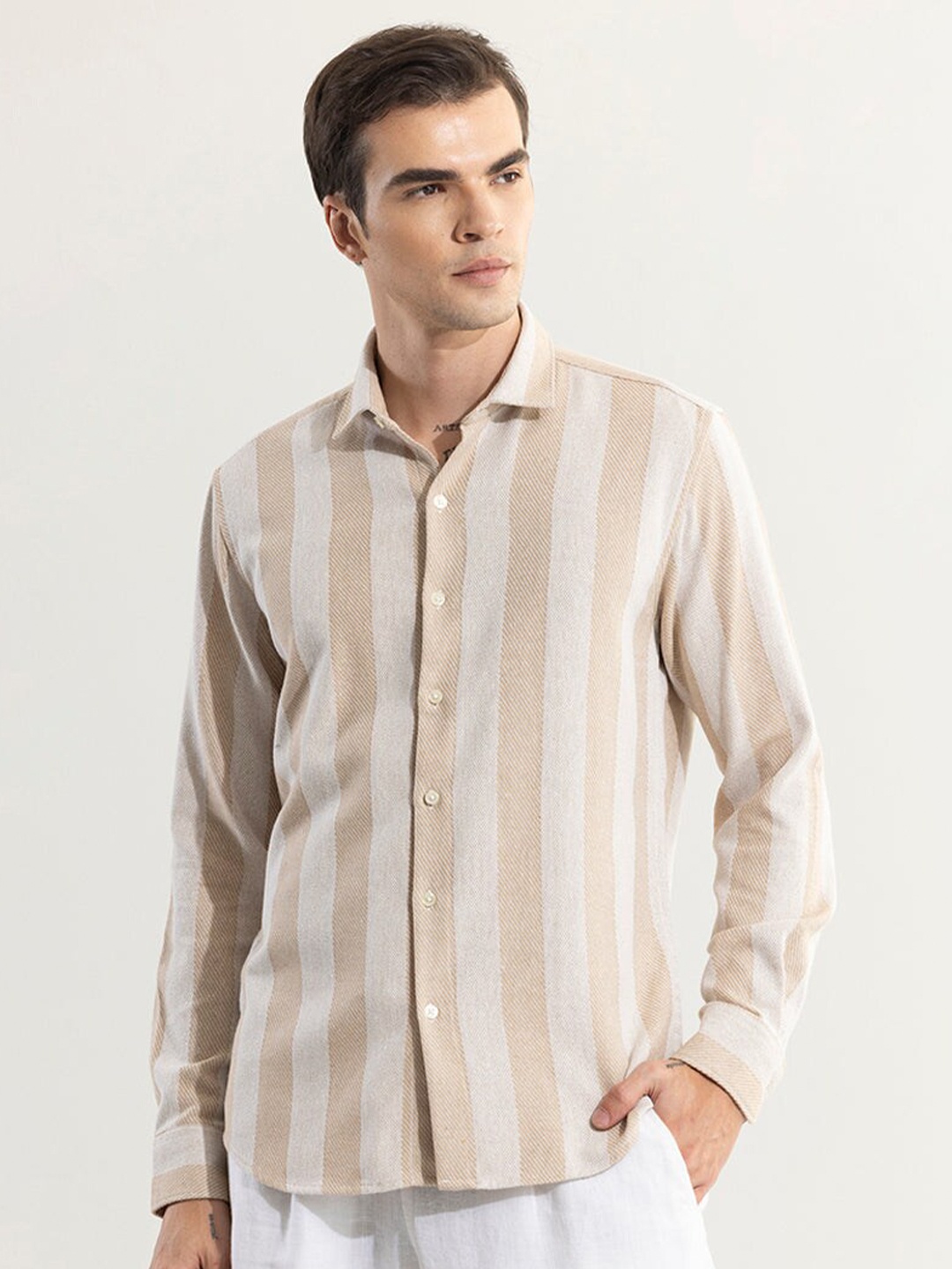 

Snitch Classic Slim Fit Spread Collar Cotton Curved Casual Shirt, Cream