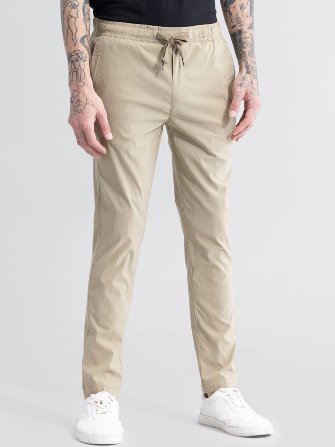 

Snitch Men Cream Mid-Rise Smart Cotton Slim Fit Pleated Chinos Trousers