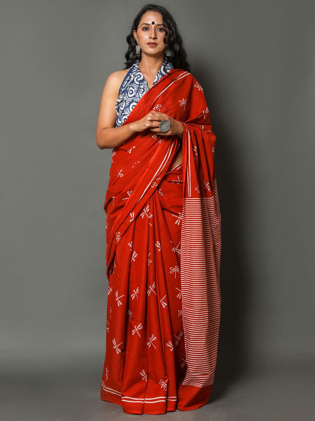 

KALINI Floral Printed Pure Cotton Saree, Red