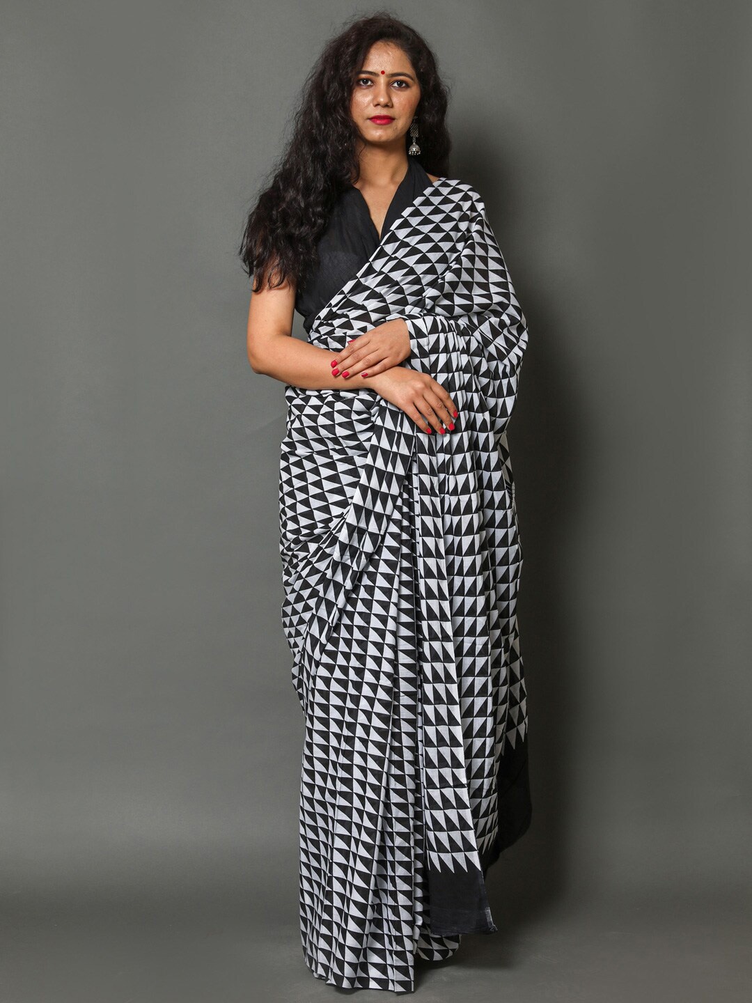 

KALINI Geometric Printed Pure Cotton Saree, Black