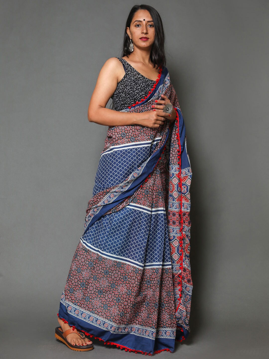 

KALINI Geometric Printed Pure Cotton Saree, Navy blue
