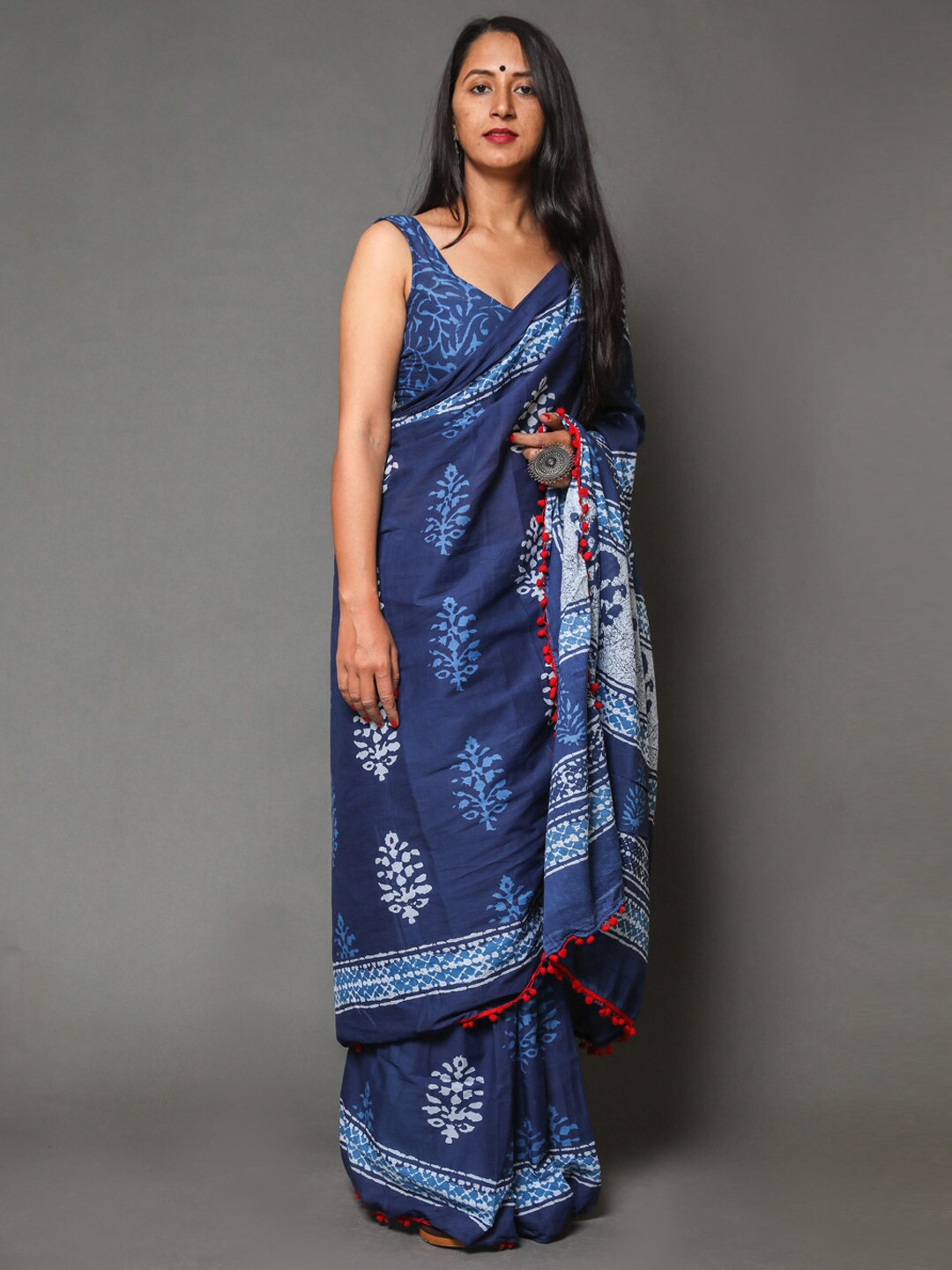 

KALINI Floral Printed Pure Cotton Saree, Navy blue