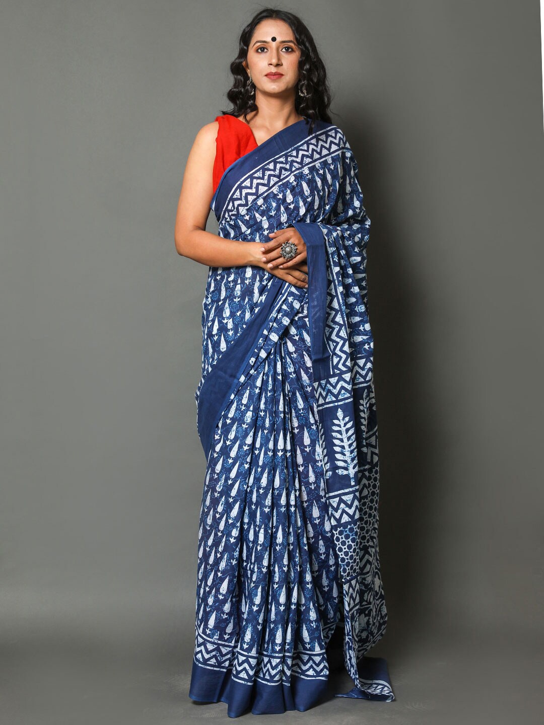 

KALINI Ethnic Motifs Printed Pom Pom Pure Cotton Saree, Navy blue