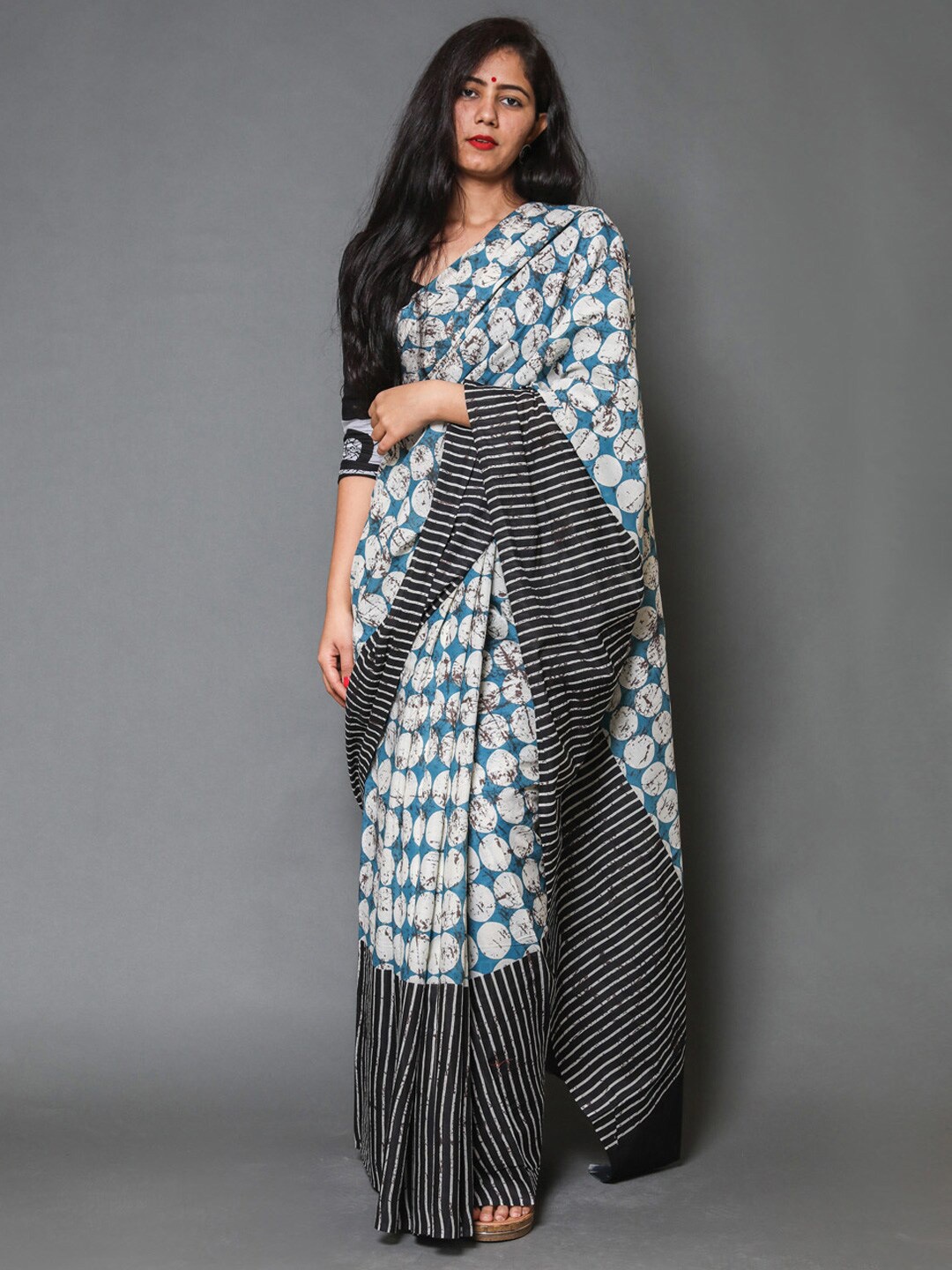 

KALINI Geometric Printed Pom Pom Pure Cotton Saree, Blue