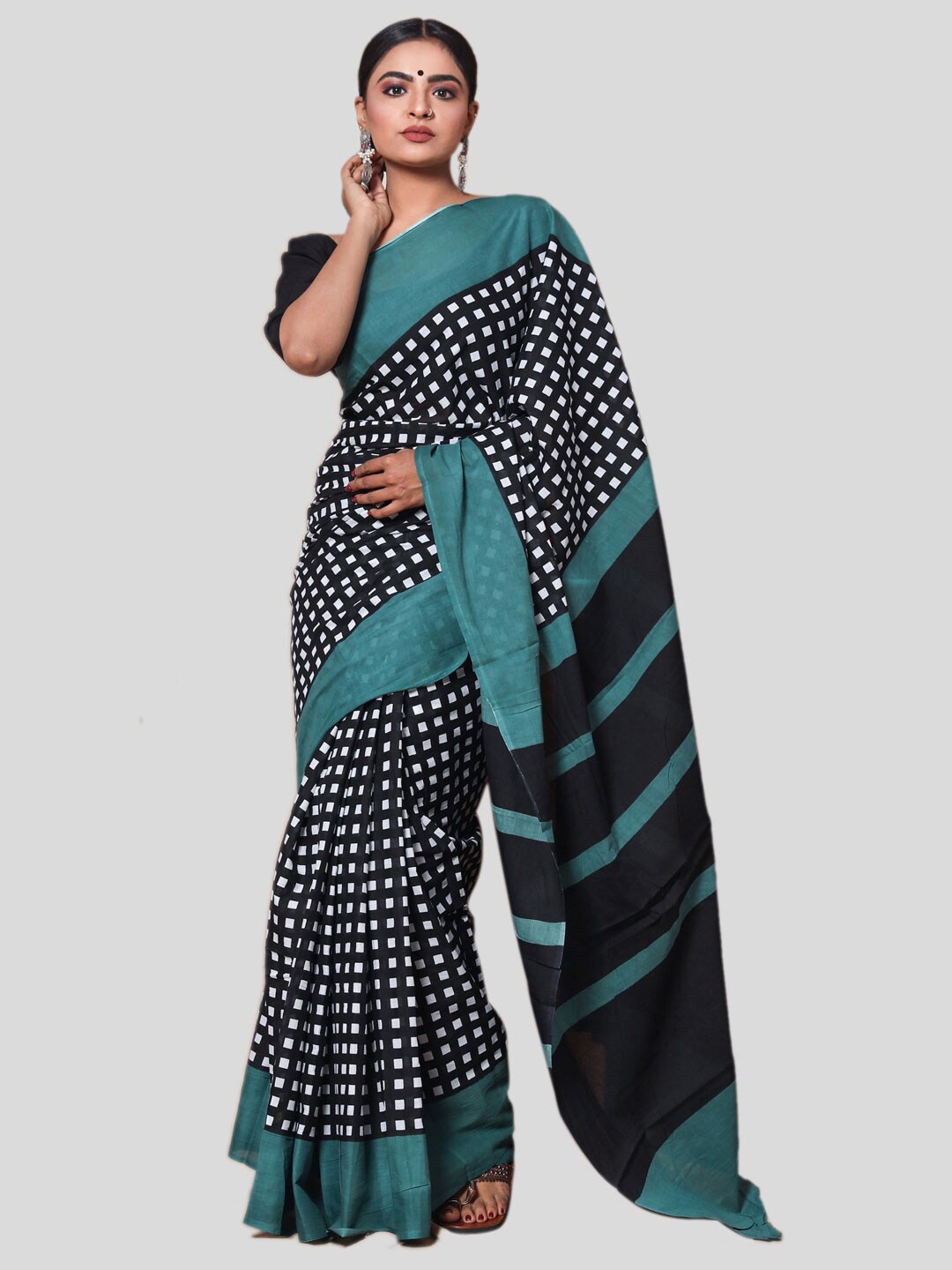 

KALINI Checked Pure Cotton Saree, Black