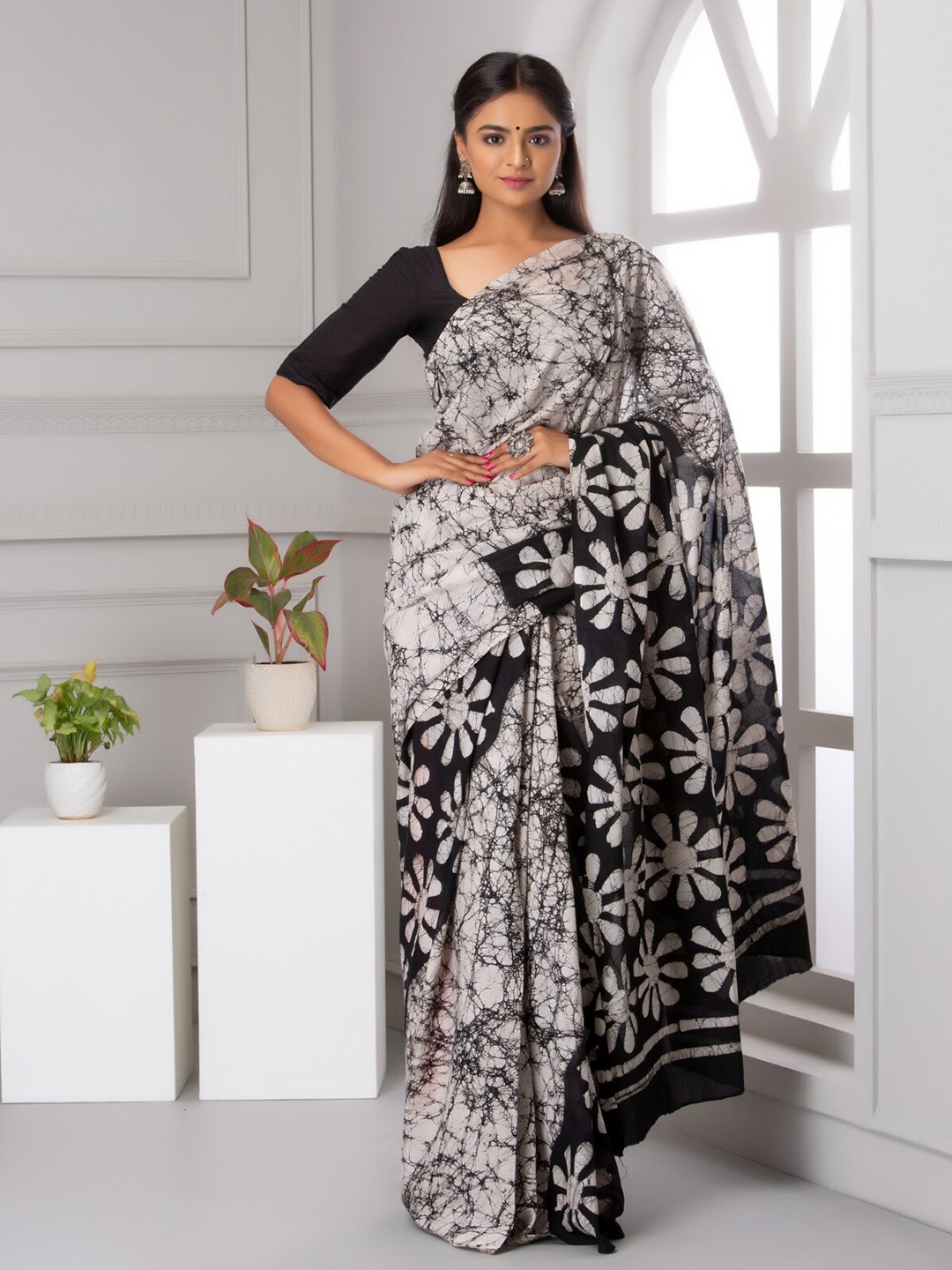 

KALINI Abstract Printed Pure Cotton Saree, Black