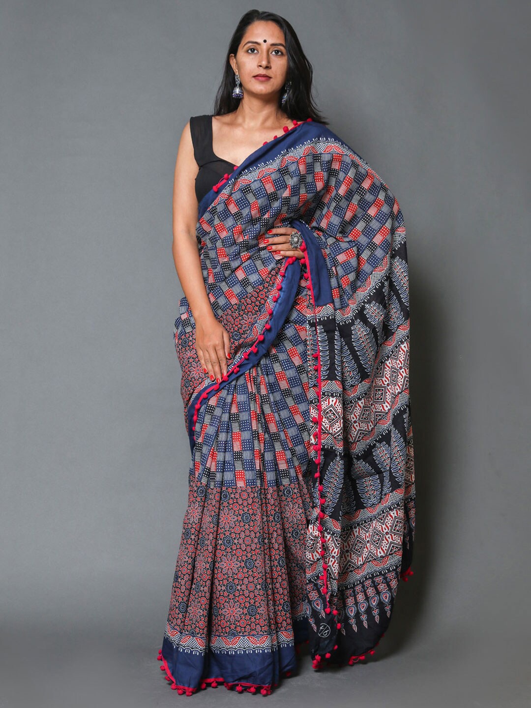 

KALINI Ethnic Motifs Printed Pure Cotton Saree, Navy blue