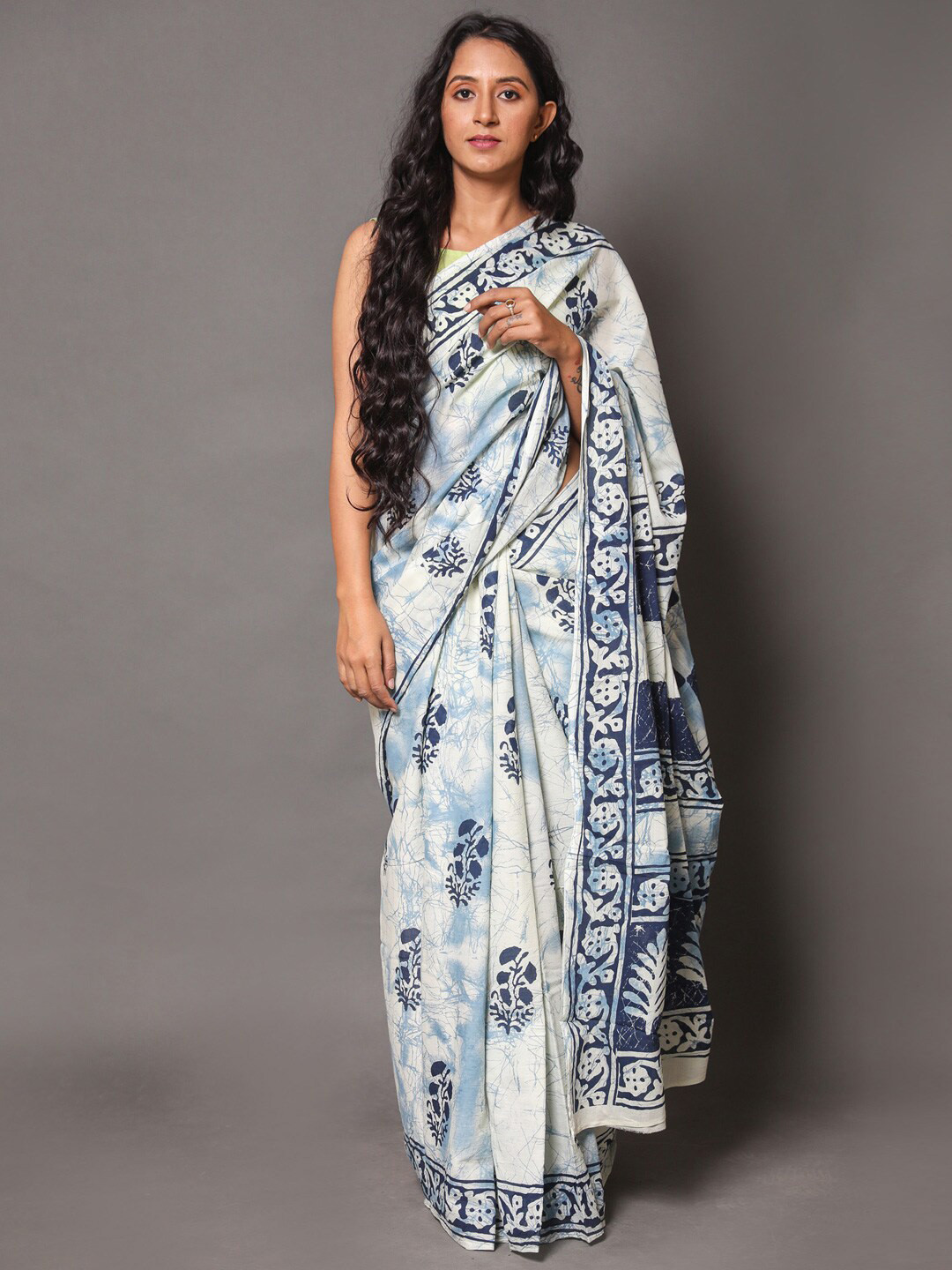 

KALINI Floral Printed Pure Cotton Saree, Off white