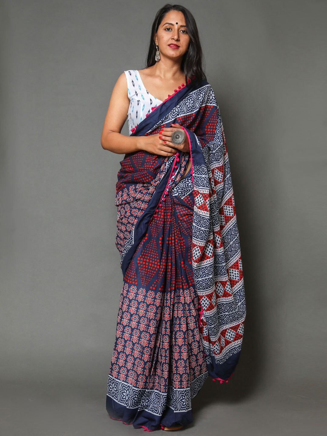 

KALINI Ethnic Motifs Printed Pure Cotton Saree, Navy blue