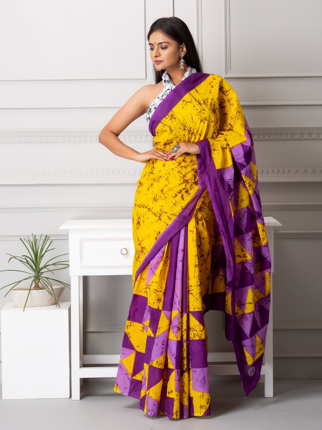 

KALINI Abstract Printed Pure Cotton Saree, Yellow