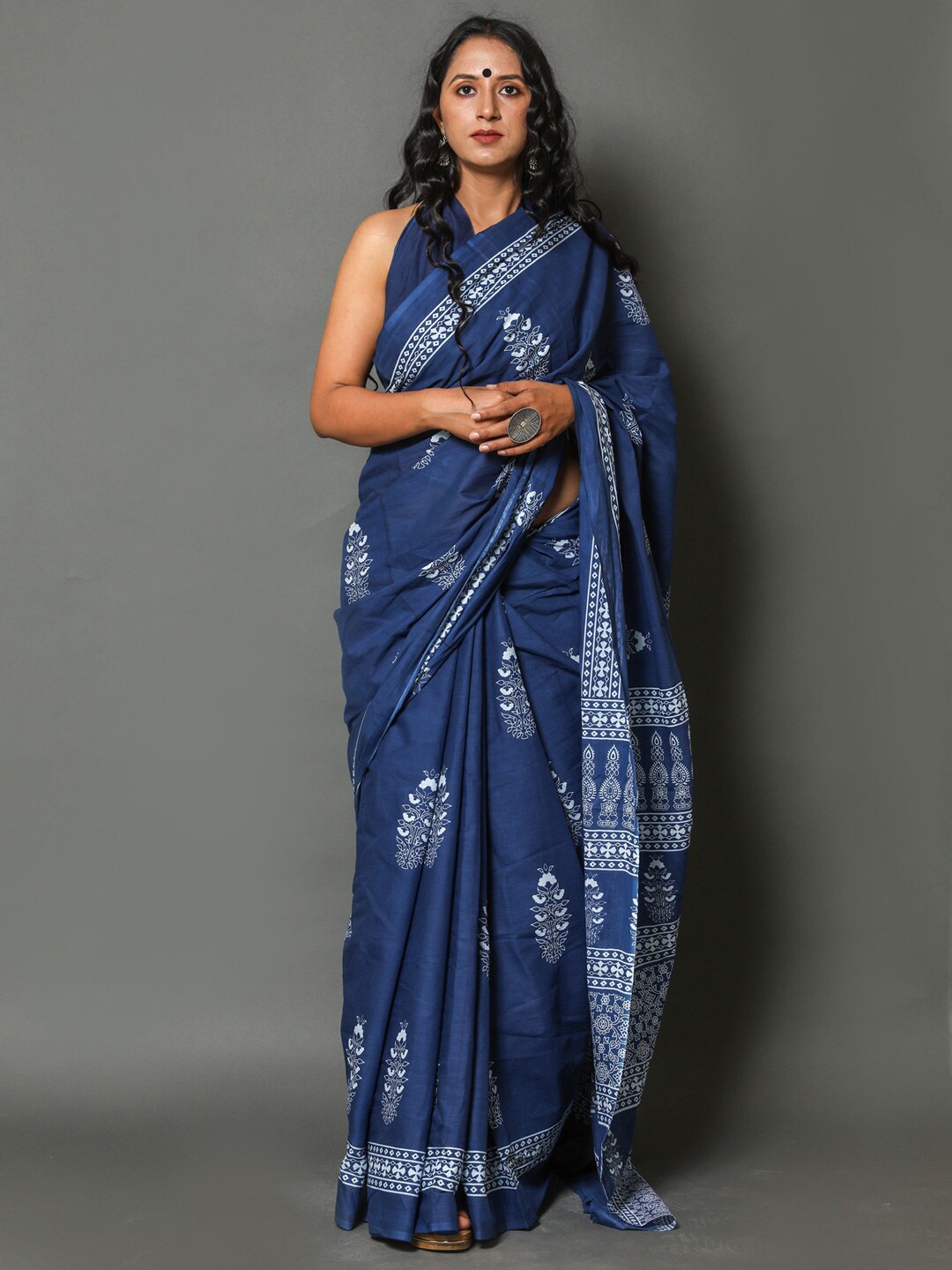 

KALINI Floral Printed Pure Cotton Saree, Navy blue