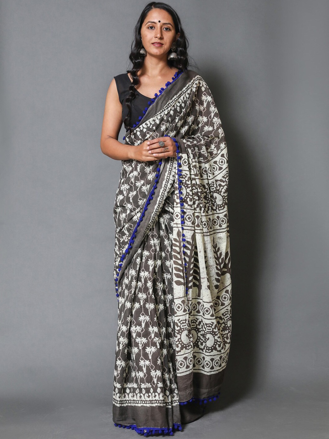 

KALINI Floral Printed Pure Cotton Saree, Grey