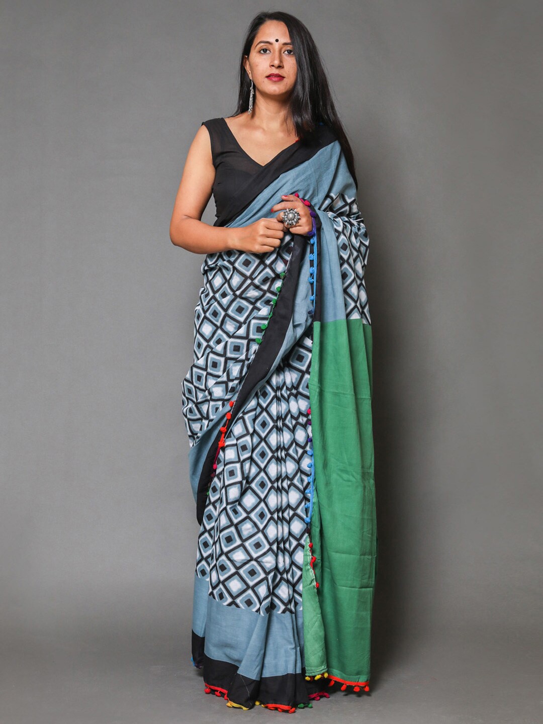 

KALINI Geometric Printed Pure Cotton Saree, Grey