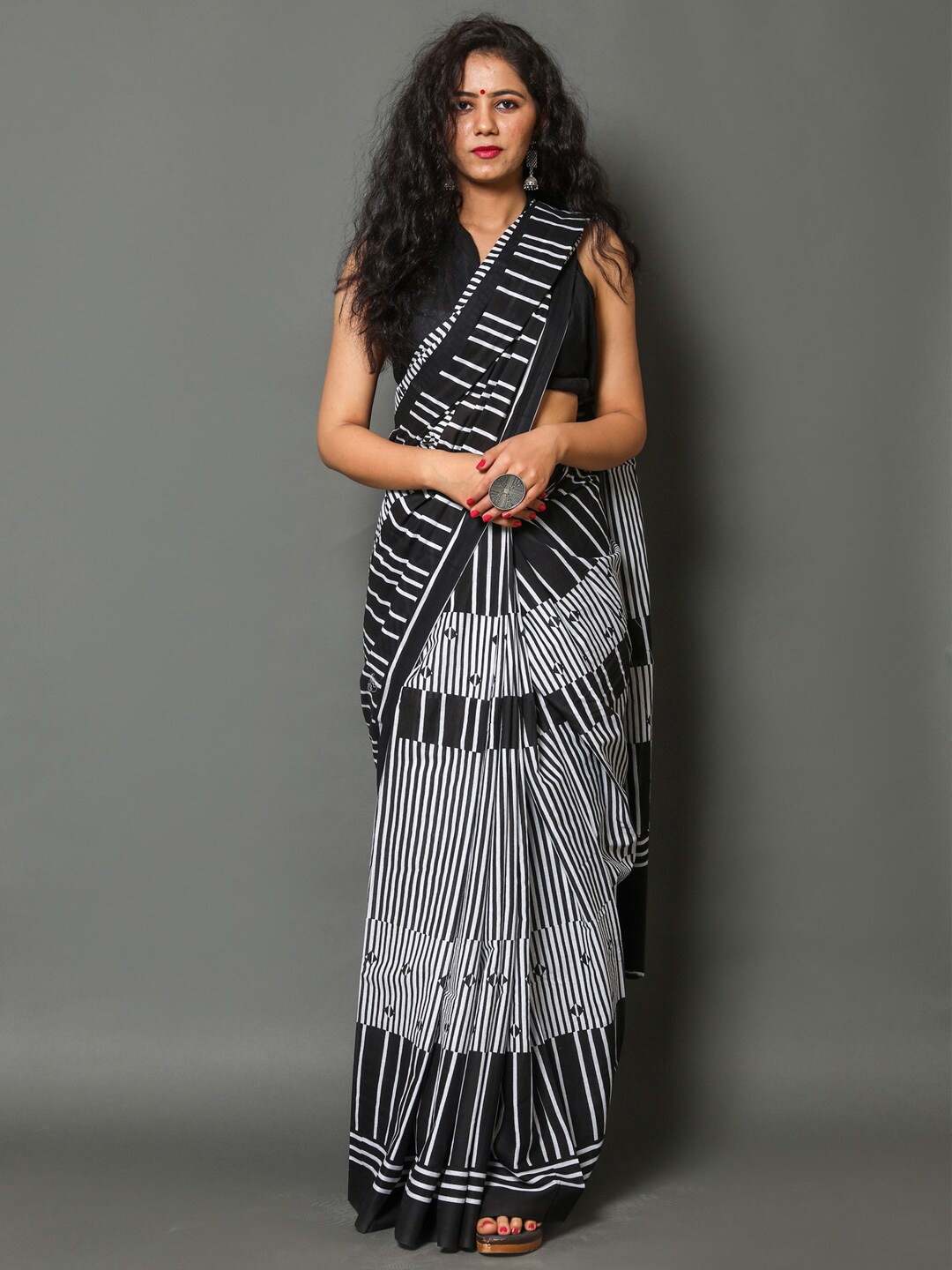 

KALINI Striped Pure Cotton Saree, Black