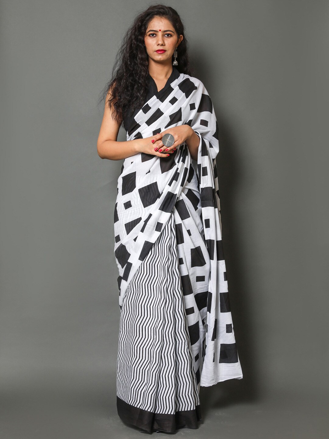 

KALINI Geometric Printed Pure Cotton Saree, Black
