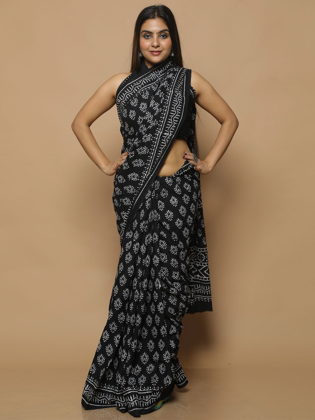 

KALINI Floral Printed Pure Cotton Saree, Black