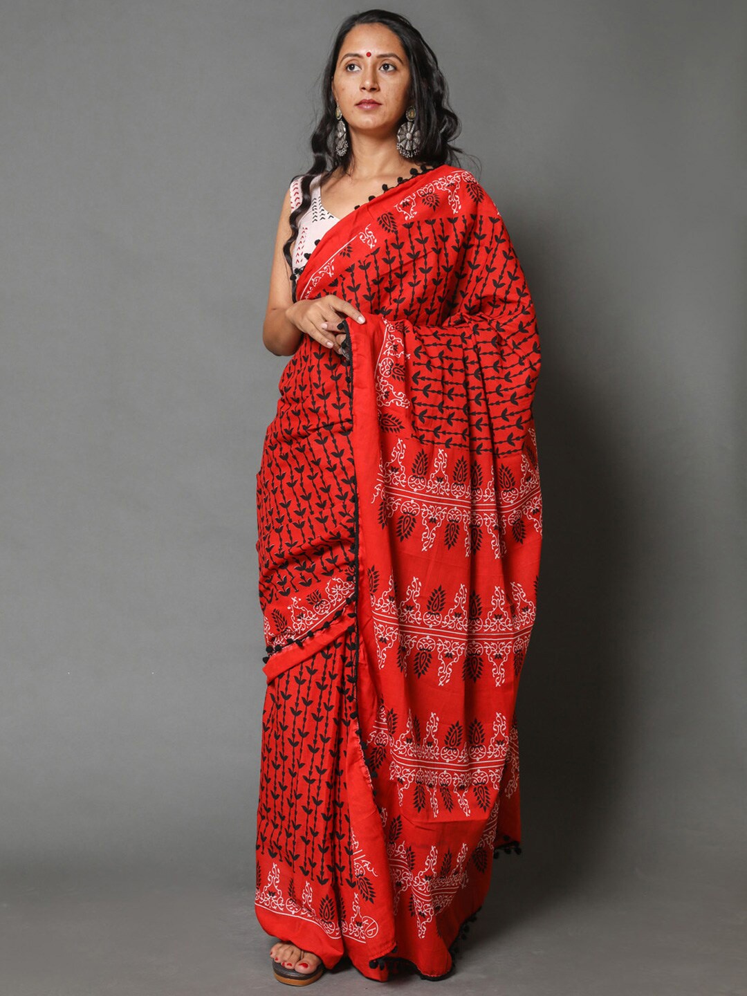 

KALINI Floral Printed Pure Cotton Saree, Red