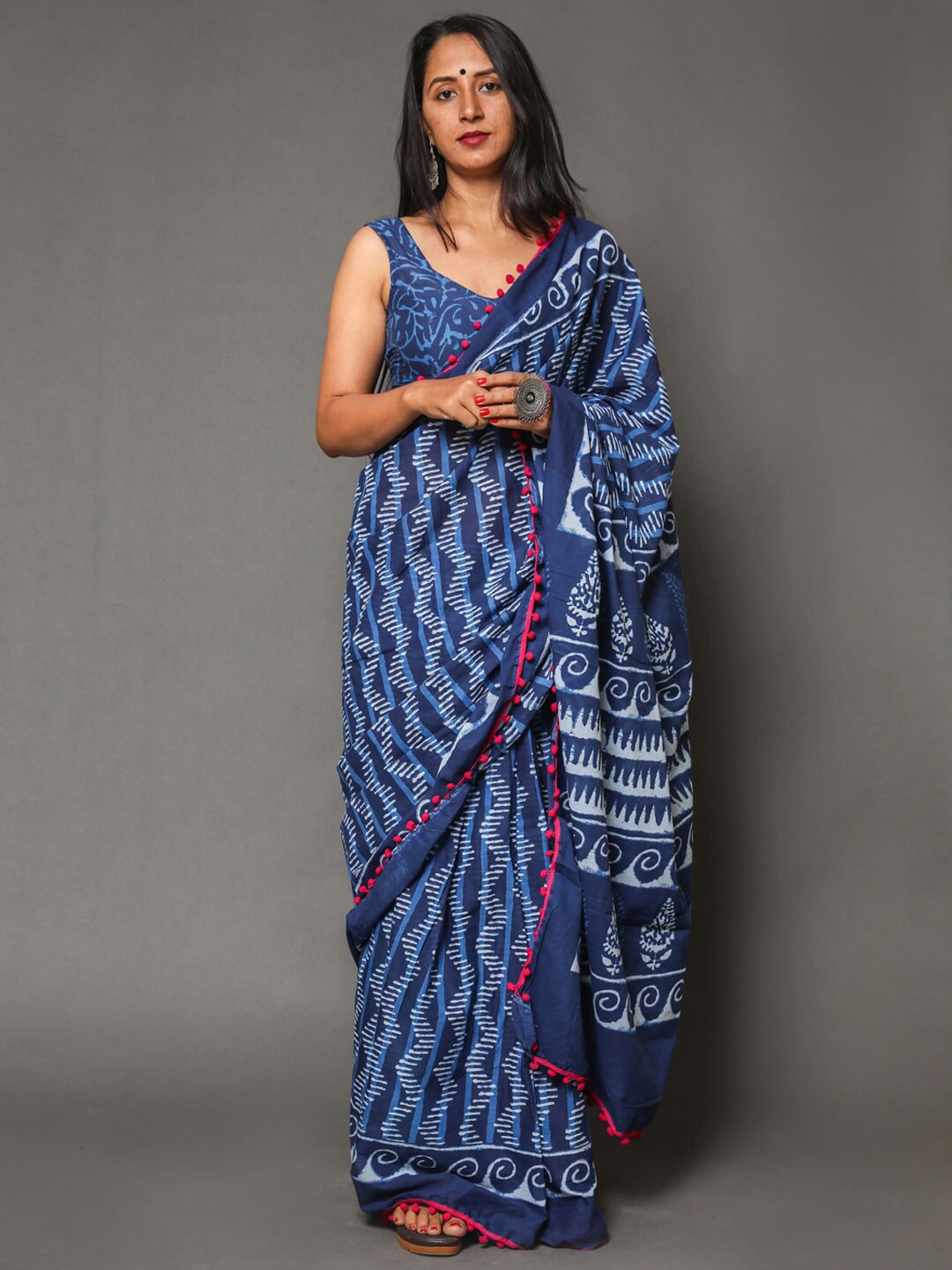 

KALINI Geometric Printed Pure Cotton Saree, Navy blue