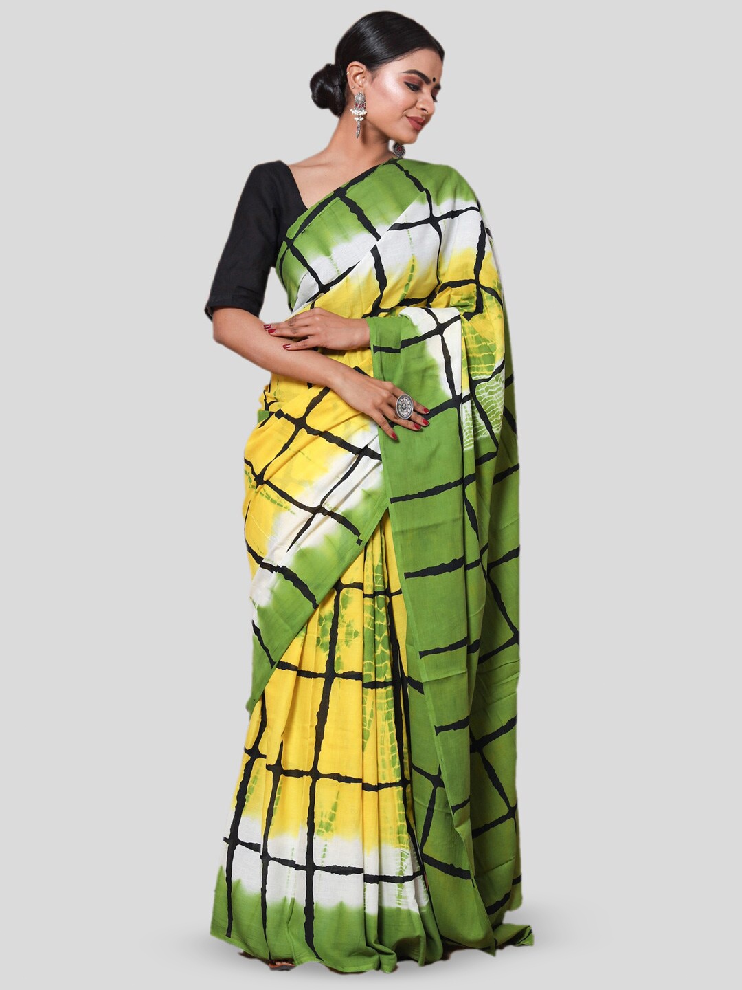 

KALINI Checked Pure Cotton Saree, Green