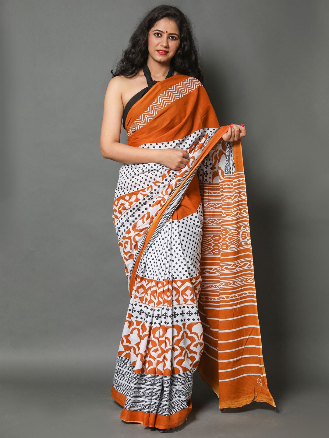 

KALINI Ethnic Motifs Printed Pure Cotton Saree, Orange