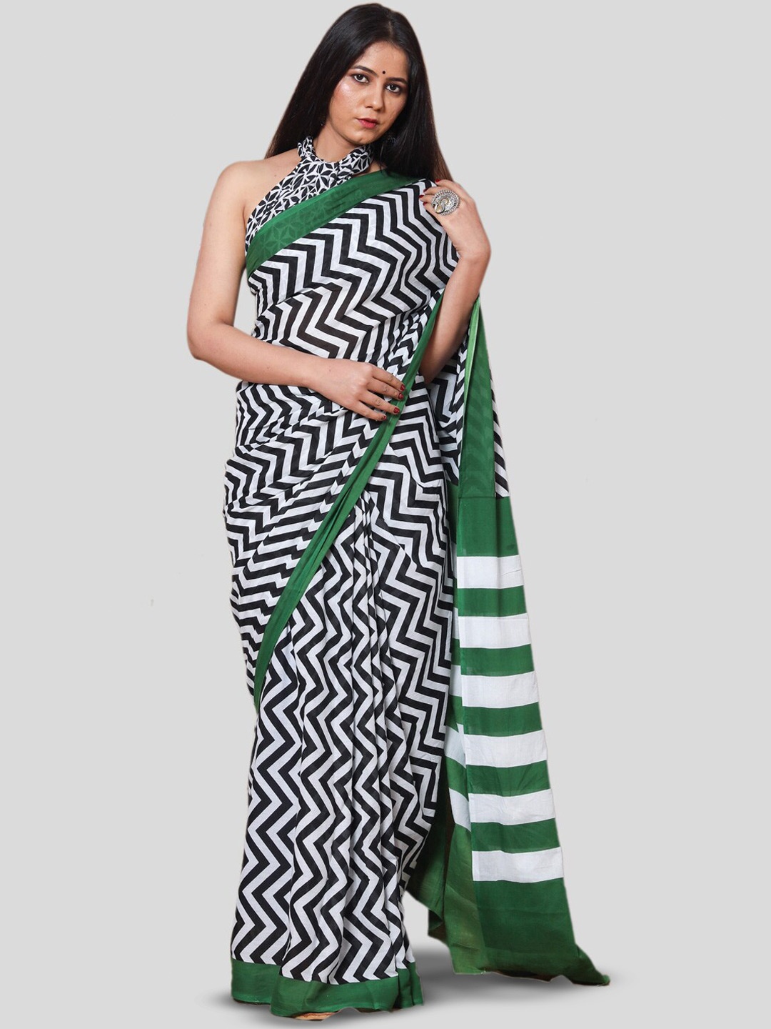 

KALINI Geometric Printed Pure Cotton Saree, Black