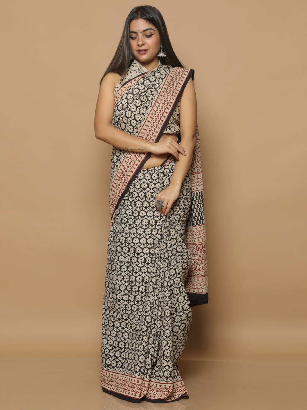 

KALINI Ethnic Motifs Printed Pure Cotton Saree, Beige