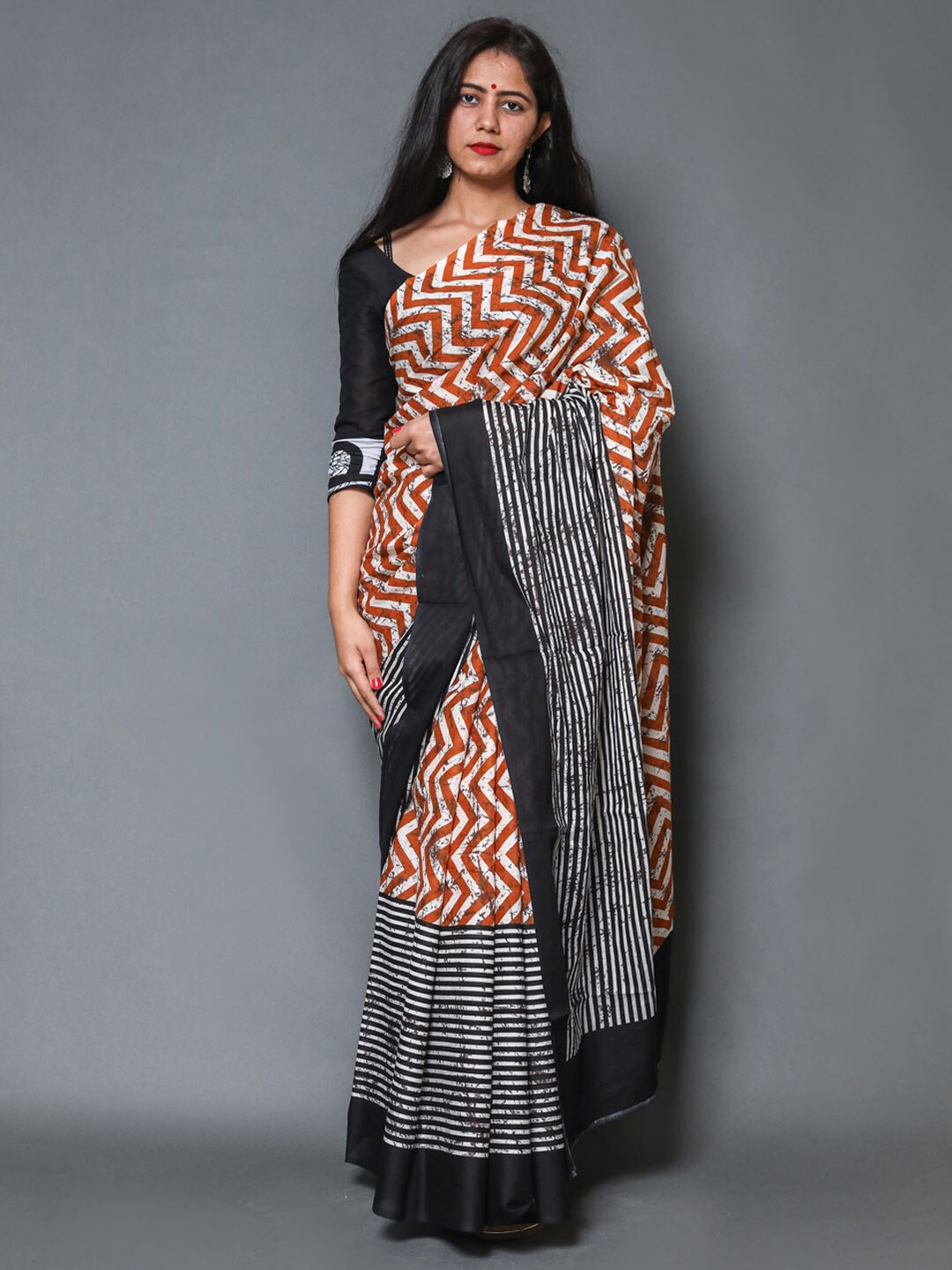 

KALINI Chevron Printed Pure Cotton Saree, Peach